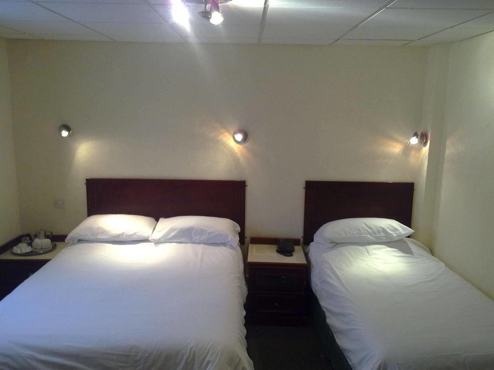 Cedar Tree Hotel Rugeley Habitación foto