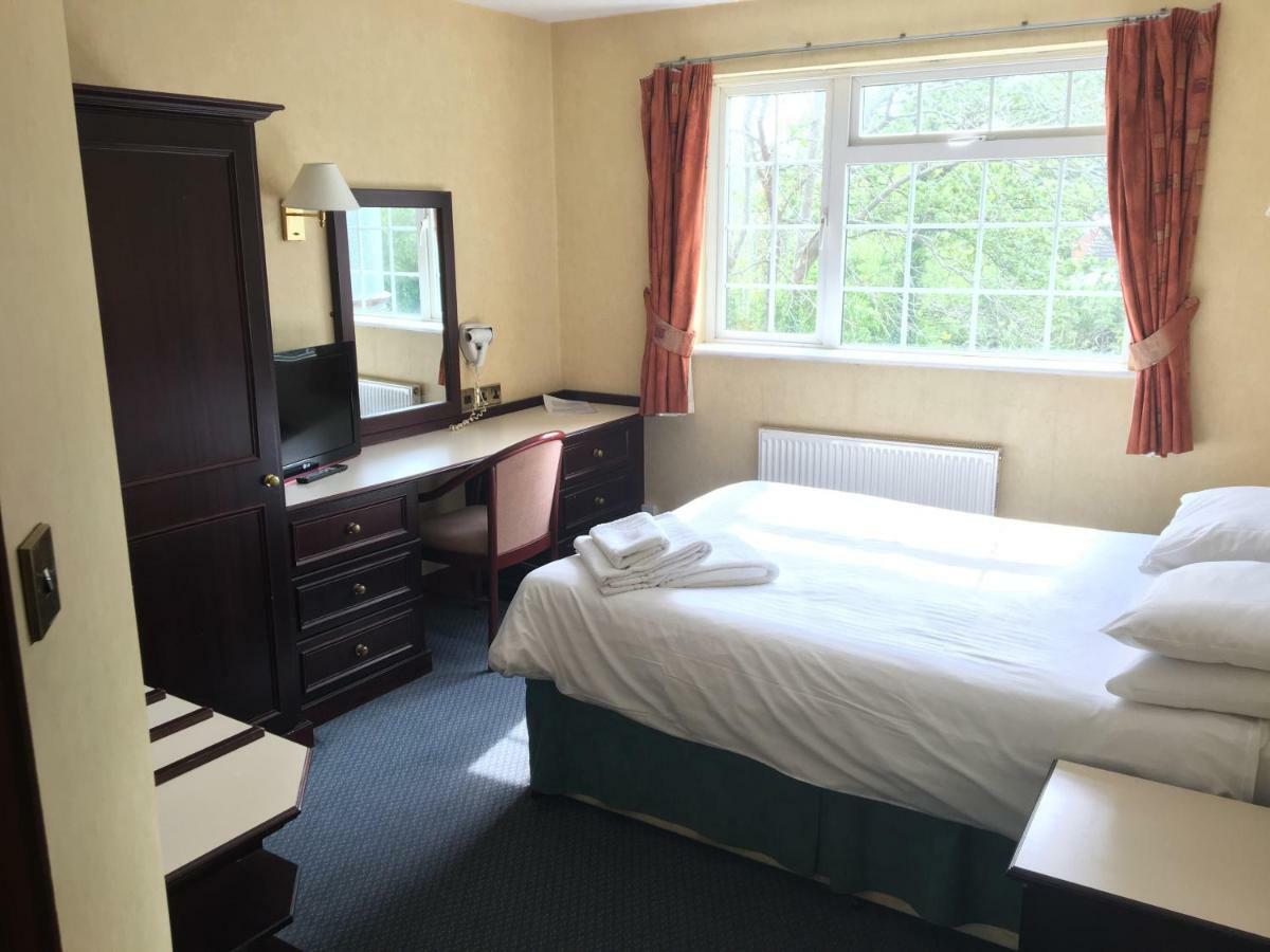 Cedar Tree Hotel Rugeley Exterior foto